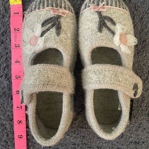 A great slipper by HAFLINGER
Made in Germany (100% Wool)